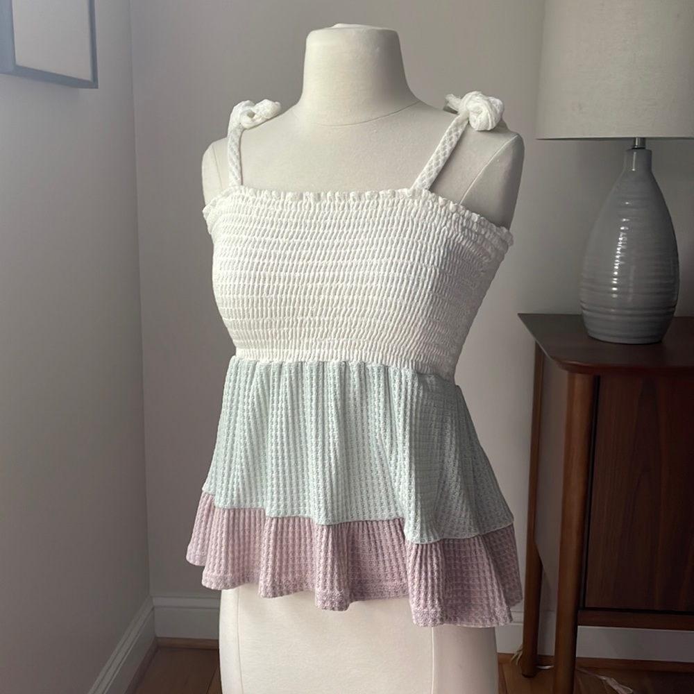 Juniper Blu Tie shoulder tri-color fun top! Size S